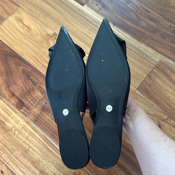 SALE❗️❗️❗️Brand new Zara sling back sandals with rose - Picture 3 of 3